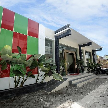 Malioboro Garden Hotel Джокякарта Екстериор снимка