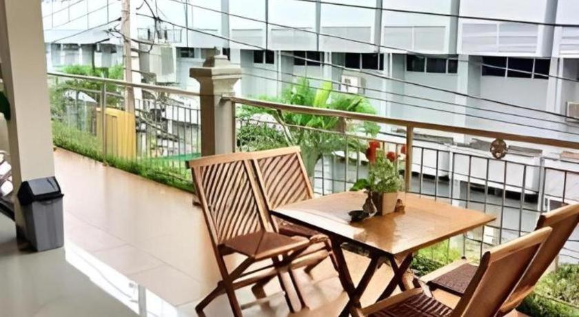 Malioboro Garden Hotel Джокякарта Екстериор снимка