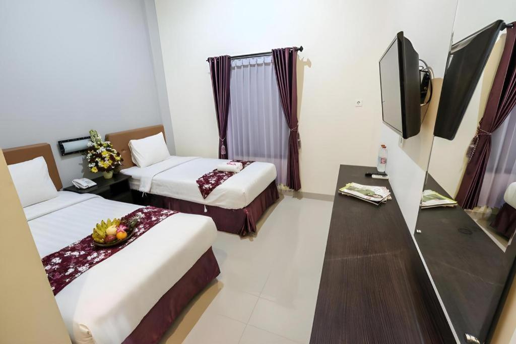 Malioboro Garden Hotel Джокякарта Екстериор снимка