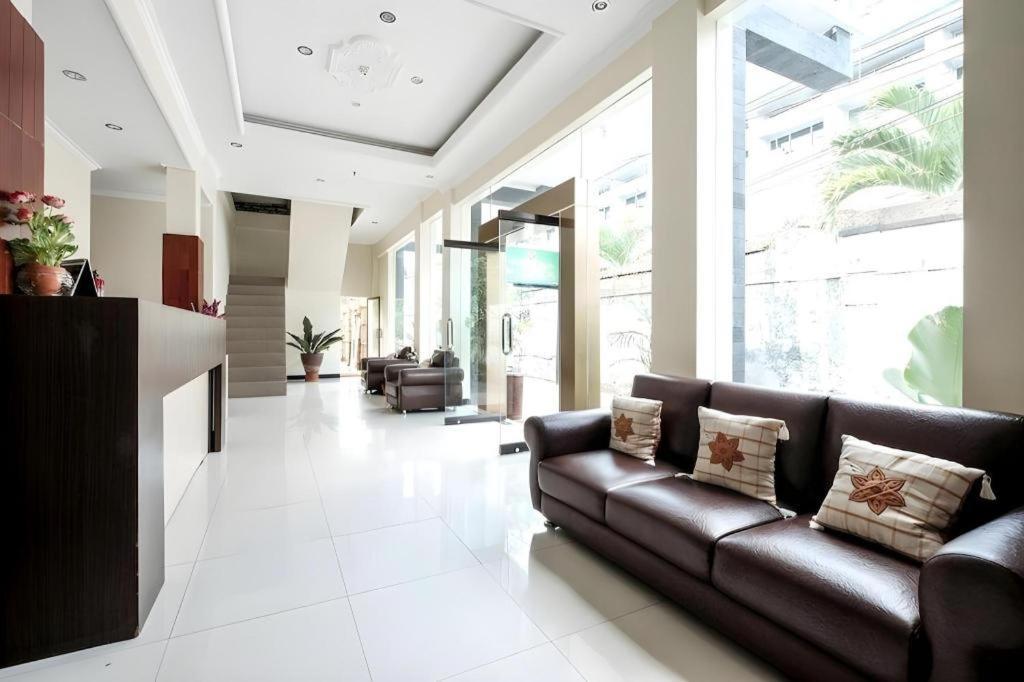 Malioboro Garden Hotel Джокякарта Екстериор снимка