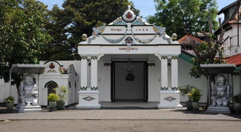 Malioboro Garden Hotel Джокякарта Екстериор снимка