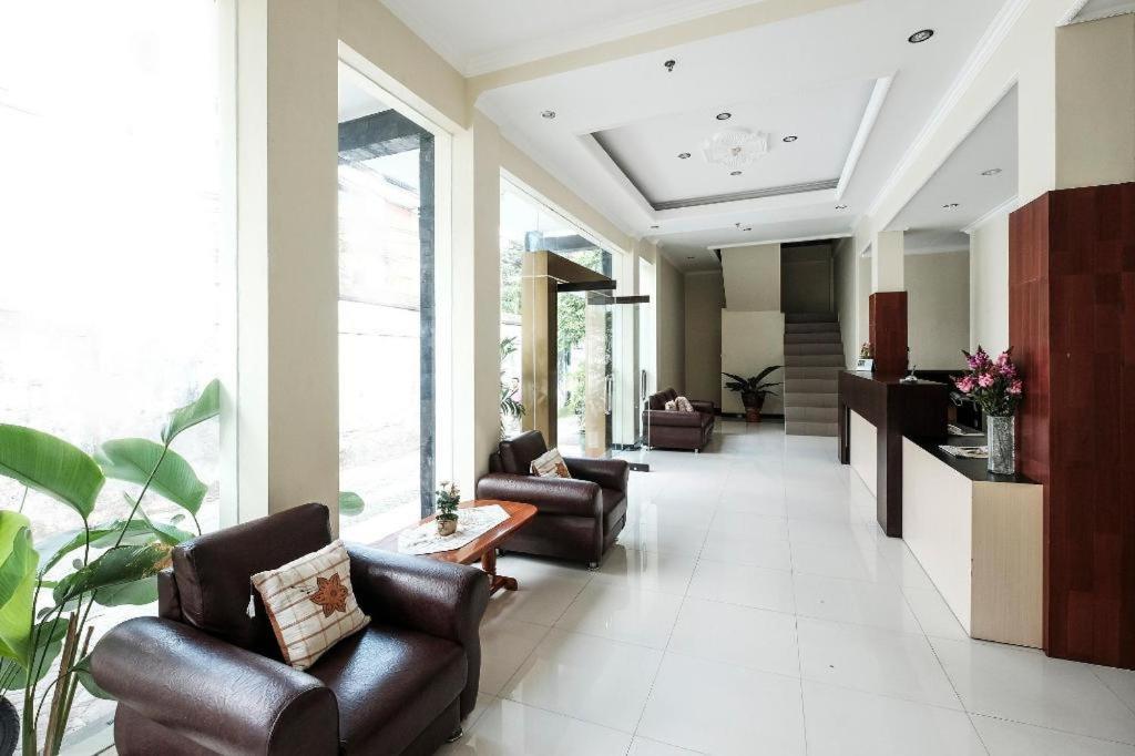 Malioboro Garden Hotel Джокякарта Екстериор снимка
