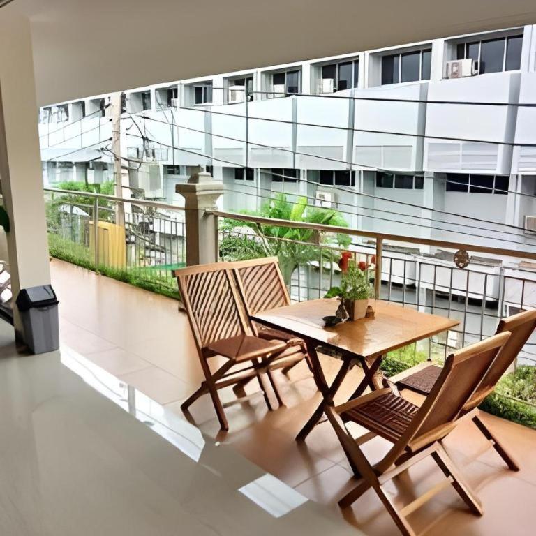 Malioboro Garden Hotel Джокякарта Екстериор снимка