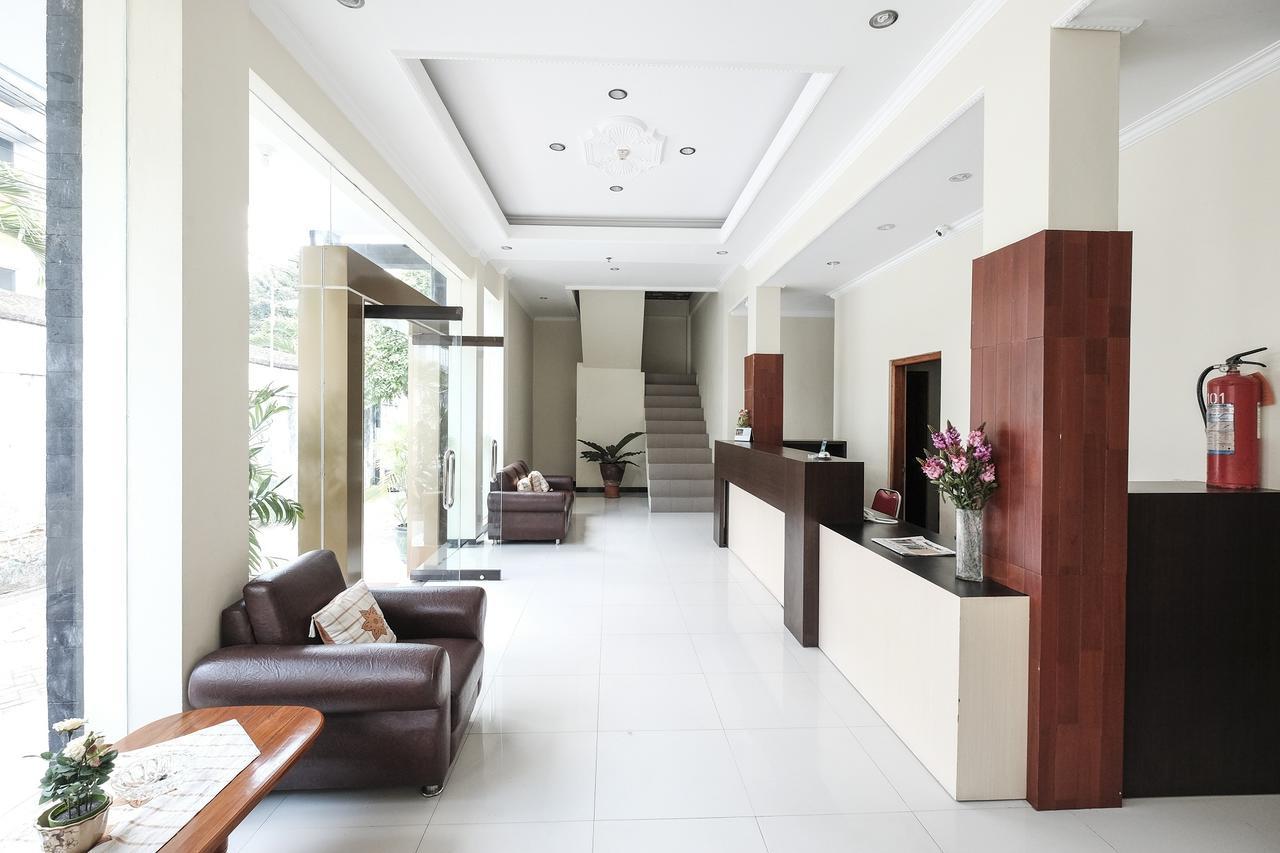 Malioboro Garden Hotel Джокякарта Екстериор снимка